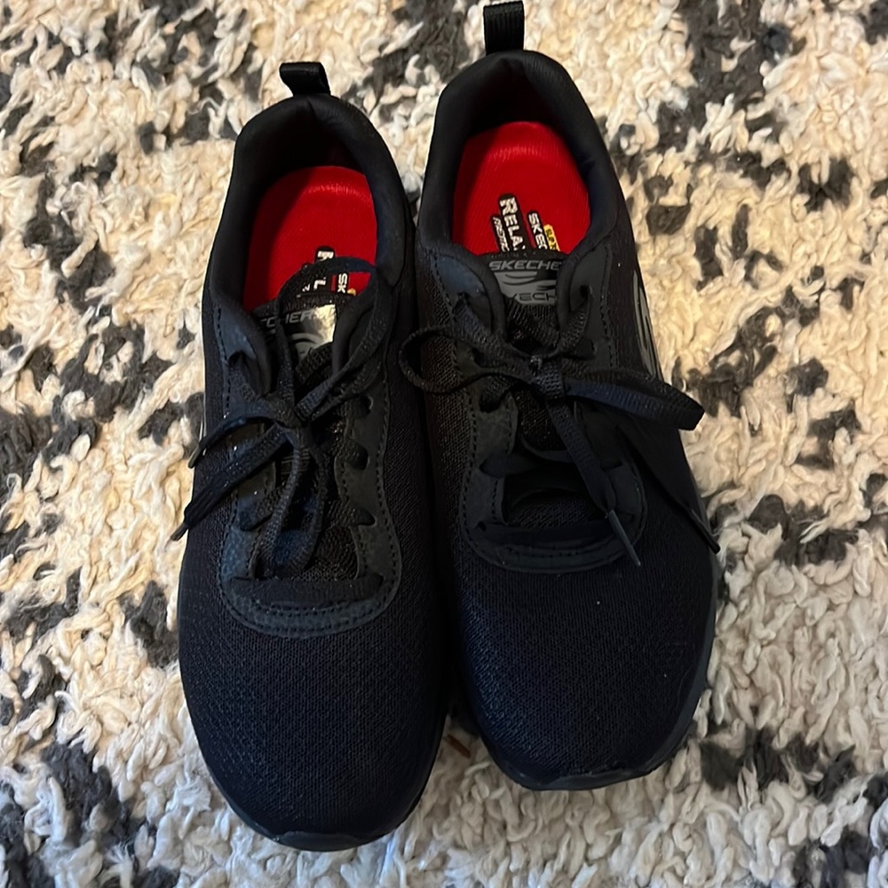 size 6 no slip black shoes